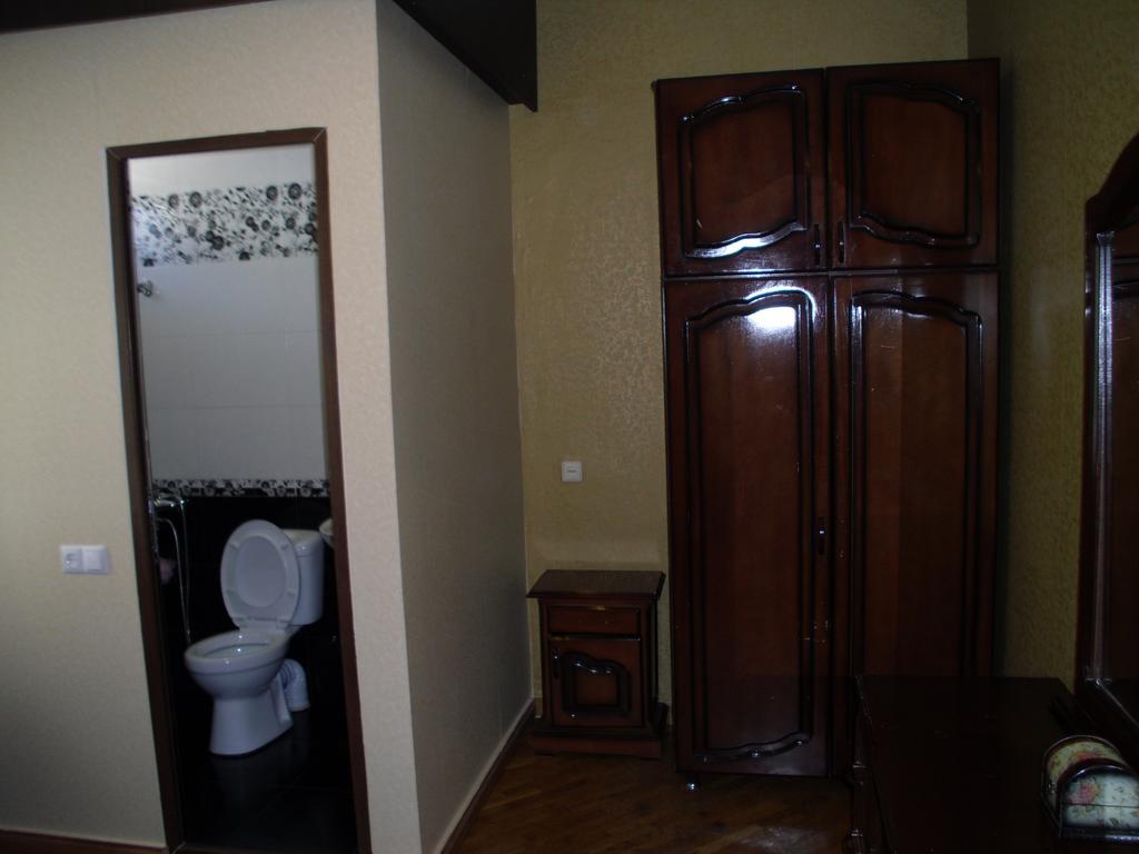 Suliko Guest House Batoemi Buitenkant foto
