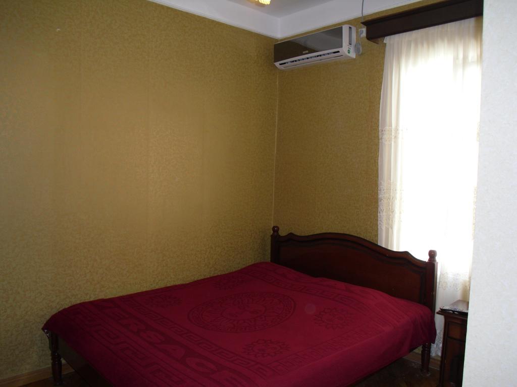 Suliko Guest House Batoemi Buitenkant foto
