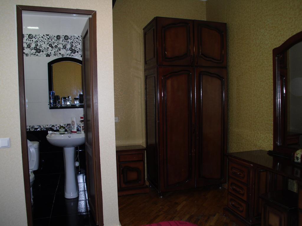 Suliko Guest House Batoemi Buitenkant foto