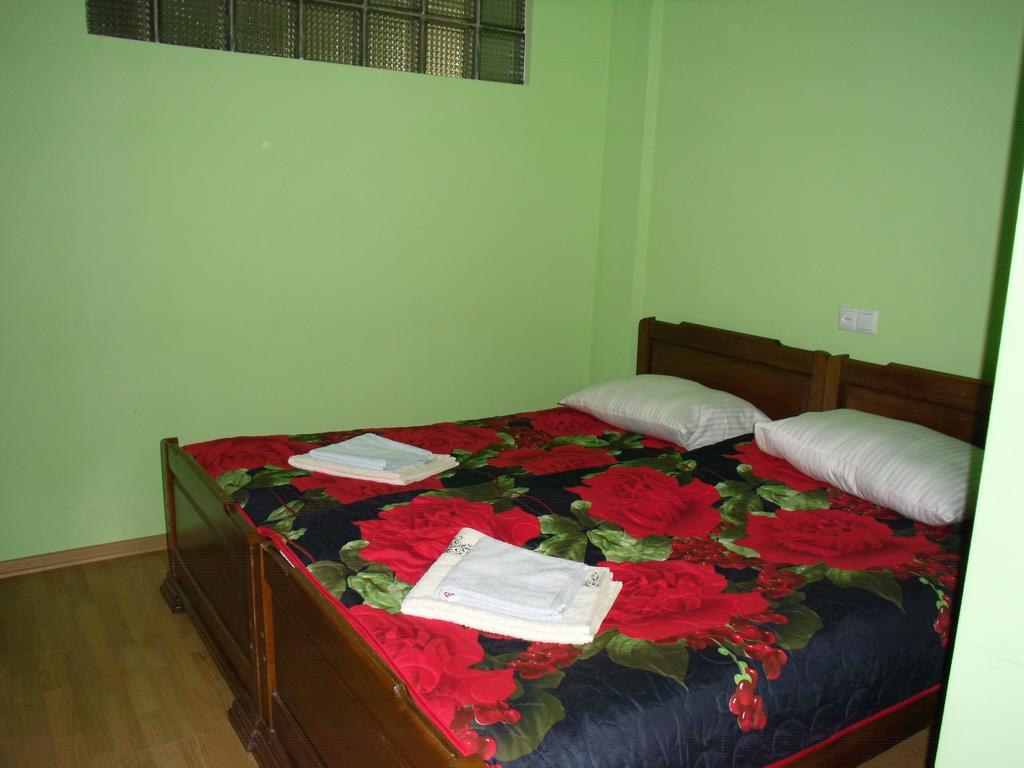 Suliko Guest House Batoemi Buitenkant foto