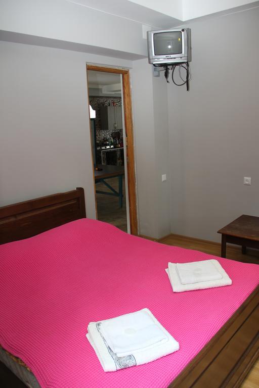 Suliko Guest House Batoemi Buitenkant foto