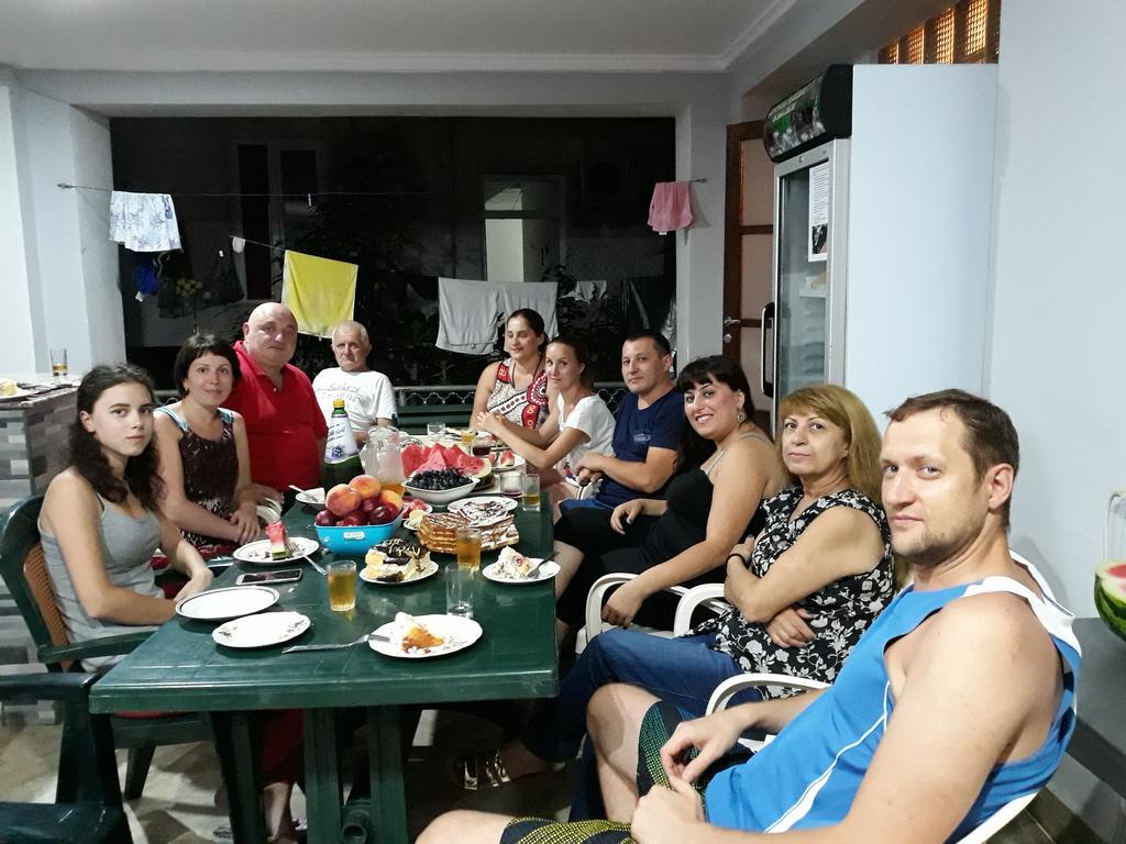 Suliko Guest House Batoemi Buitenkant foto