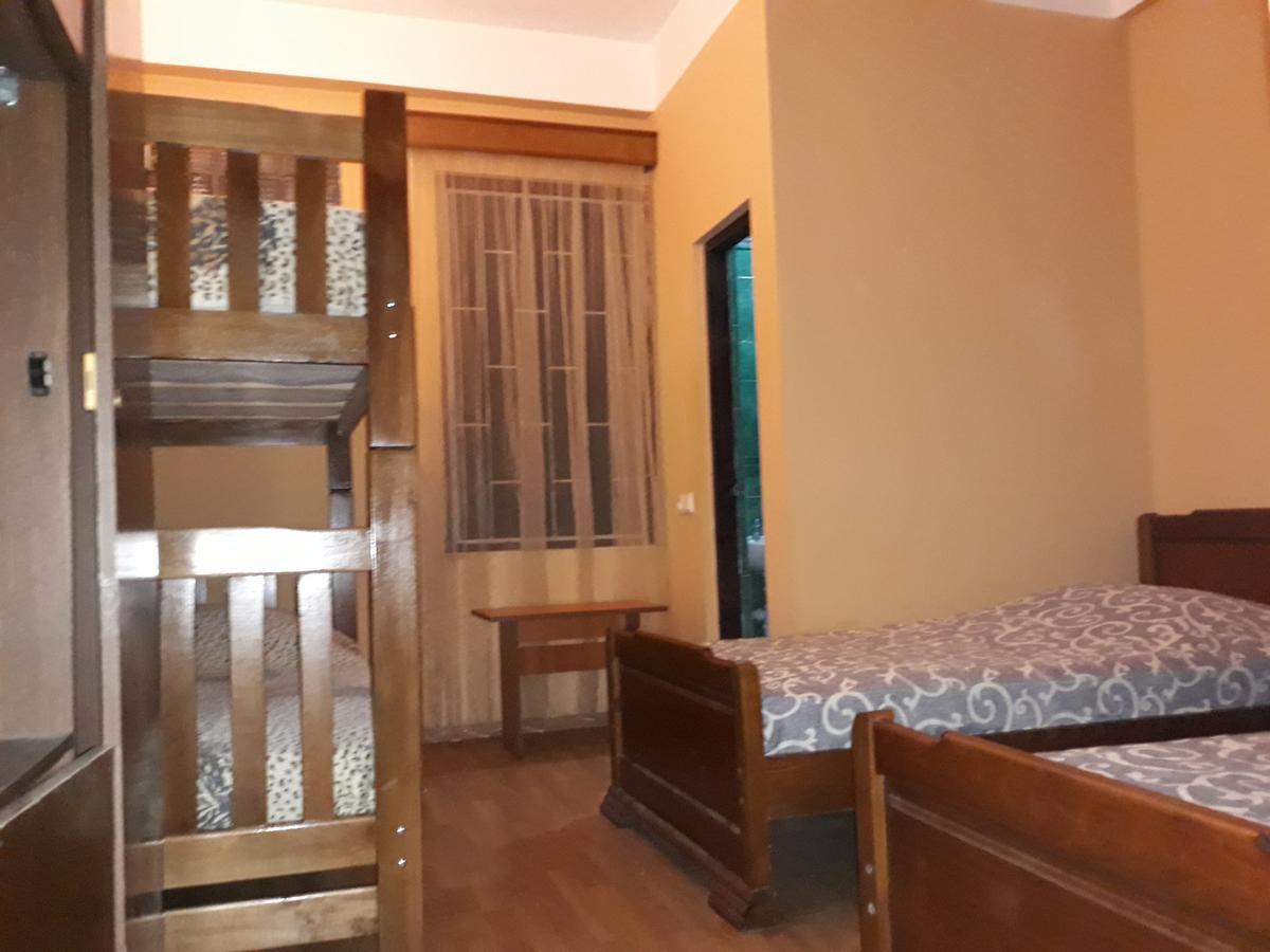Suliko Guest House Batoemi Buitenkant foto